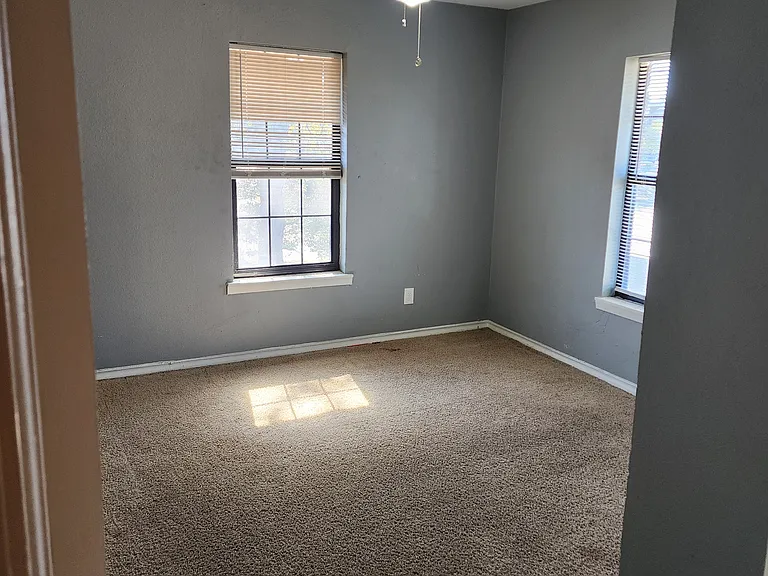900 N Marsalis Ave — Photo 16