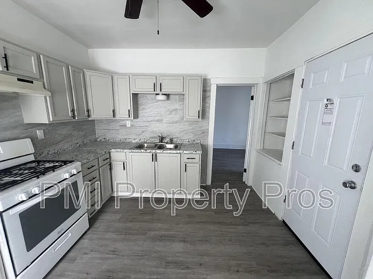 3284 N 30th St — Photo 30