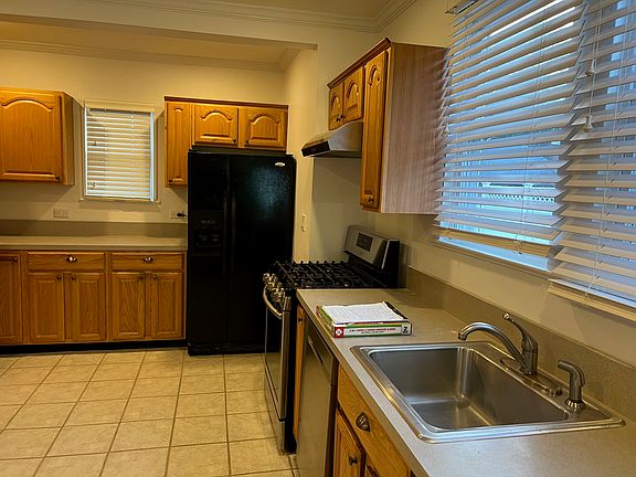 Large Eat-in Kitchen