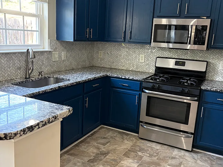 10518 Haddington Dr NW — Photo 2