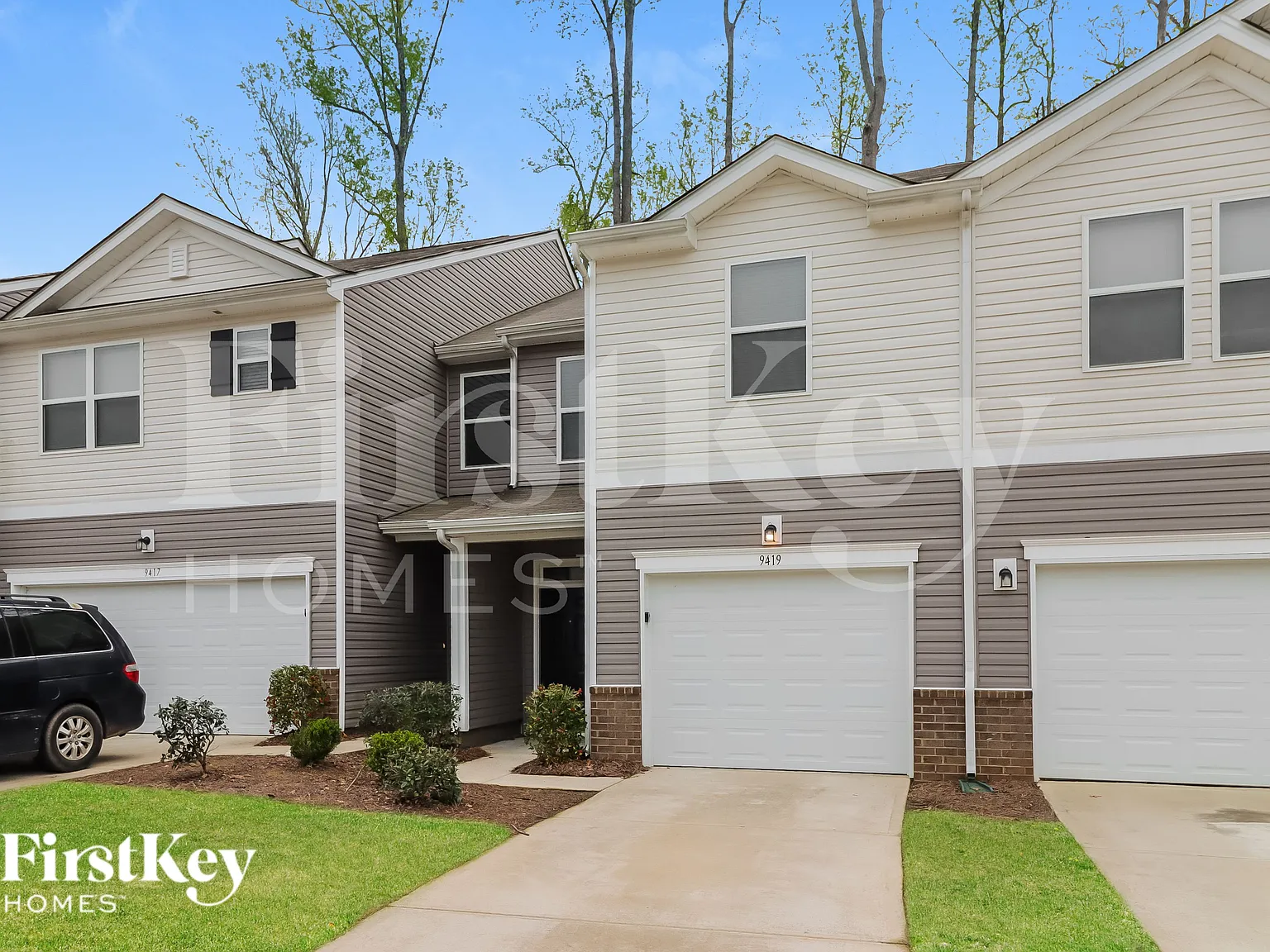 3 bed, 2.5 bath, 1609 sqft, $2,400 — Photo 2