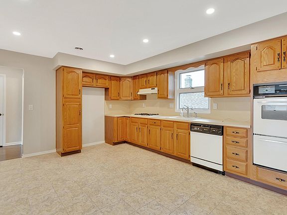 4th image of 75 William St #2