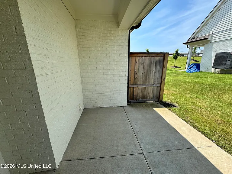 701 Southview Dr — Photo 10