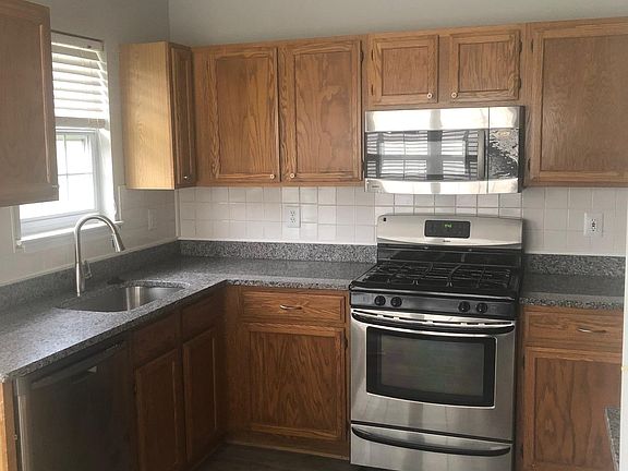 stainless steel appliances, granite countertops