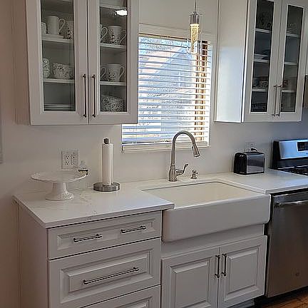 Kitchen w- Farmhouse Sink