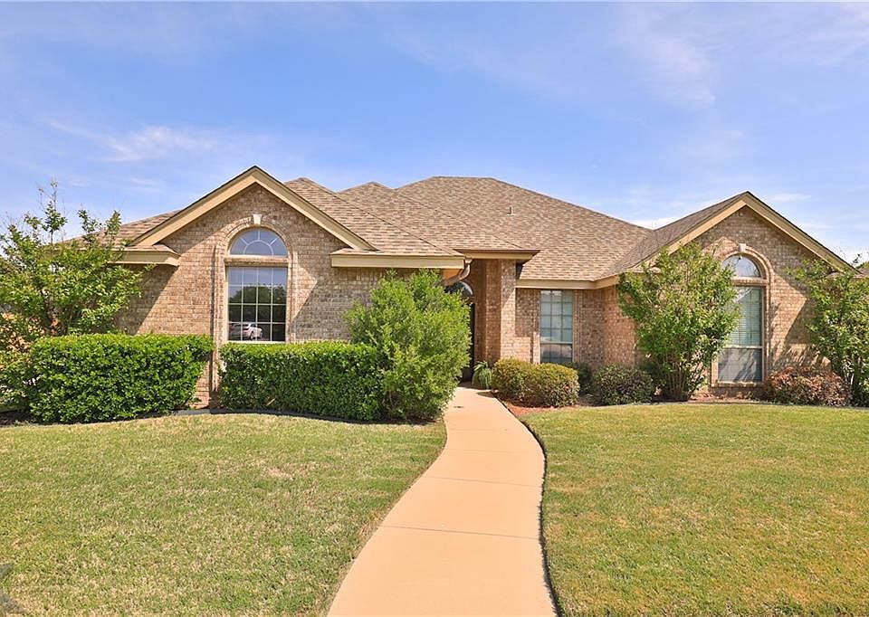1st image of 702 Lone Star Dr