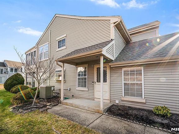 4th image of 11 Rothwell Dr #11D