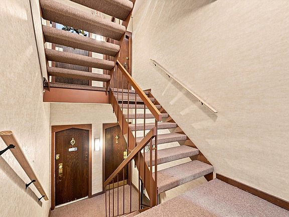 5th image of 893 Cliffs Dr APT 107