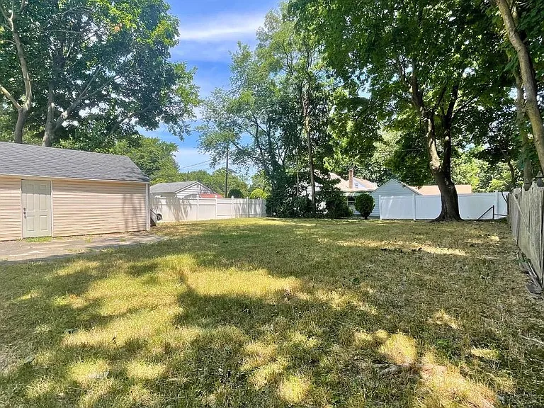 408 Ryders Ln — Photo 19