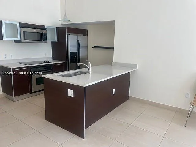 1900 N Bayshore Dr #511 — Photo 5