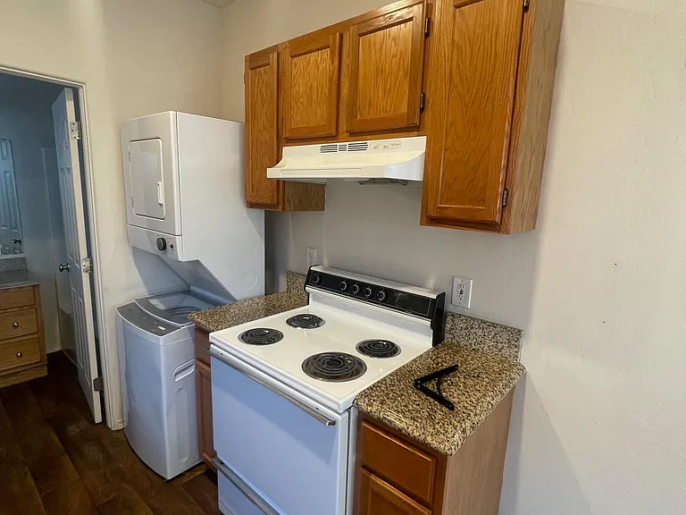 131 E 19th St — Photo 5
