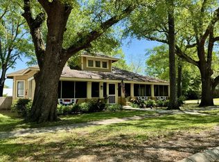 103 S 7th St, Leesville, LA 71446