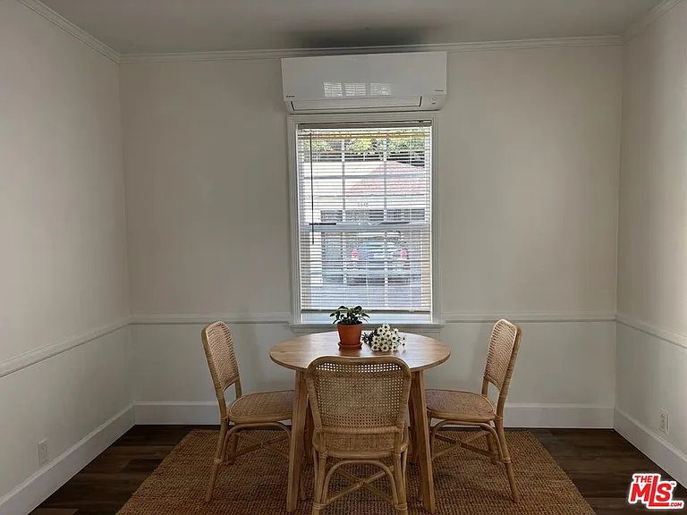 1638 Greenfield Ave — Photo 9