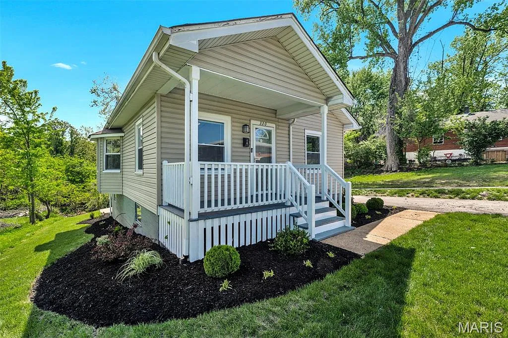 2 bed, 1.0 bath, 1206 sqft, $1,450 — Photo 3