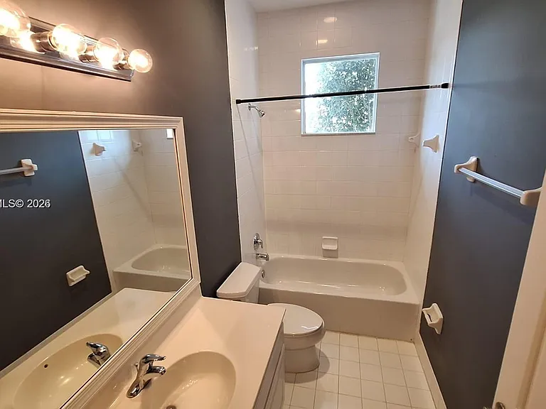 111 SE 7th Ave #0 — Photo 13