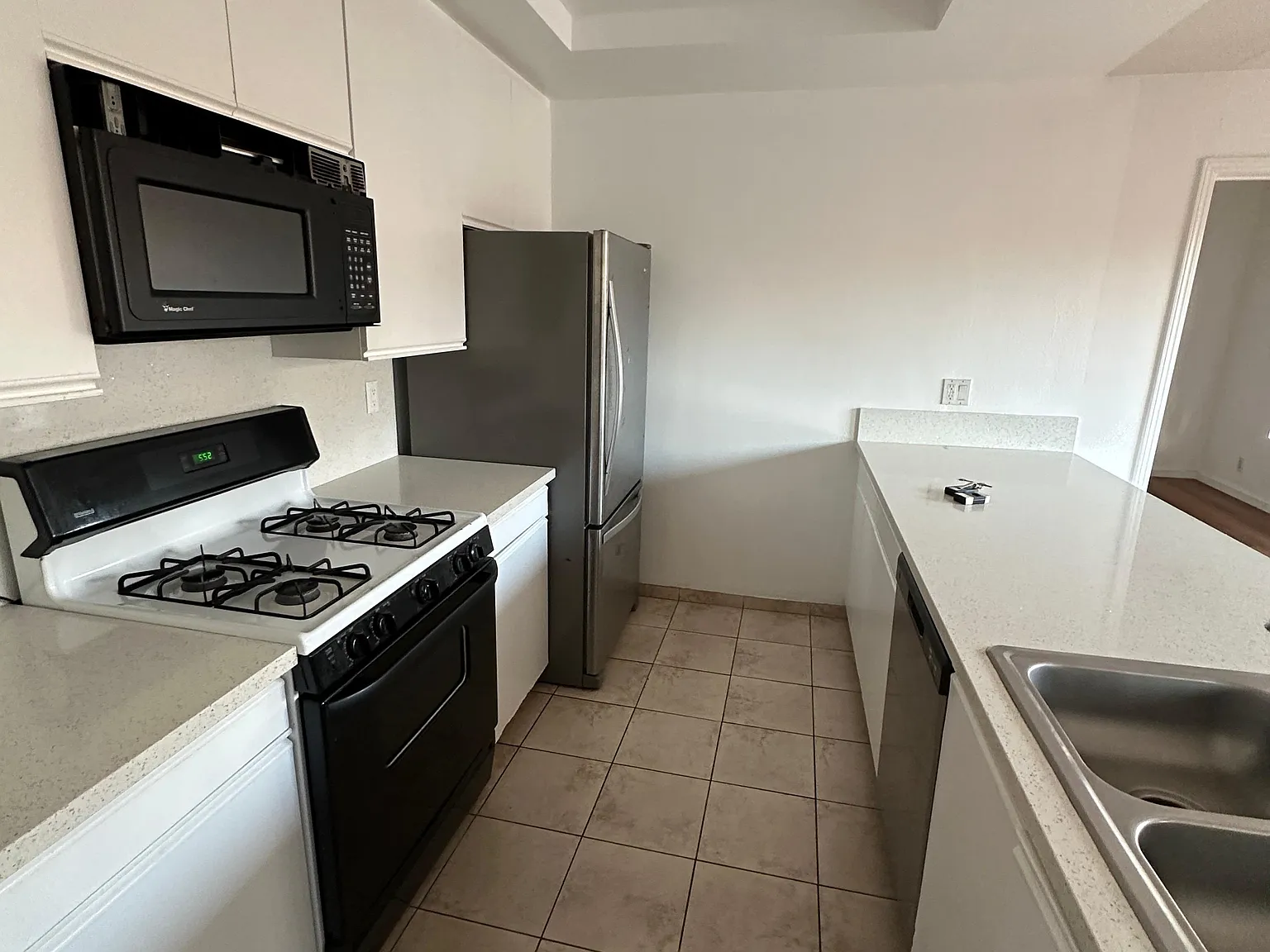 2 bed, $3,000 — Photo 2