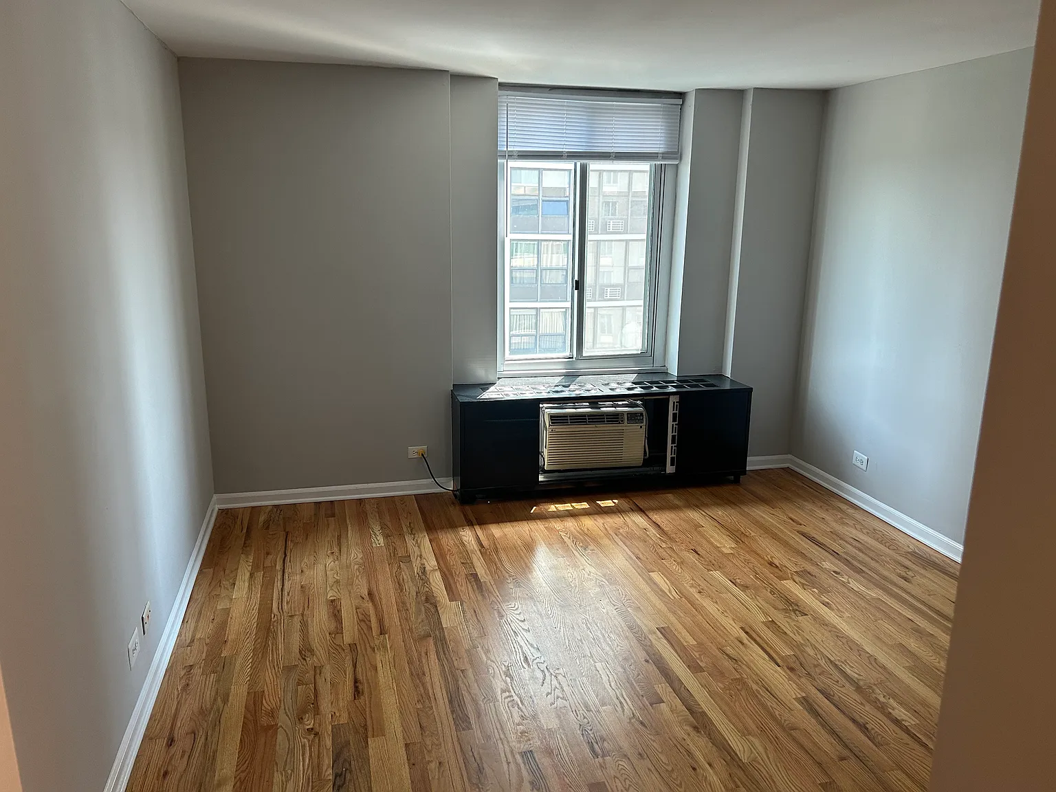 1 bed, 1.0 bath, 750 sqft, $2,149 — Photo 2
