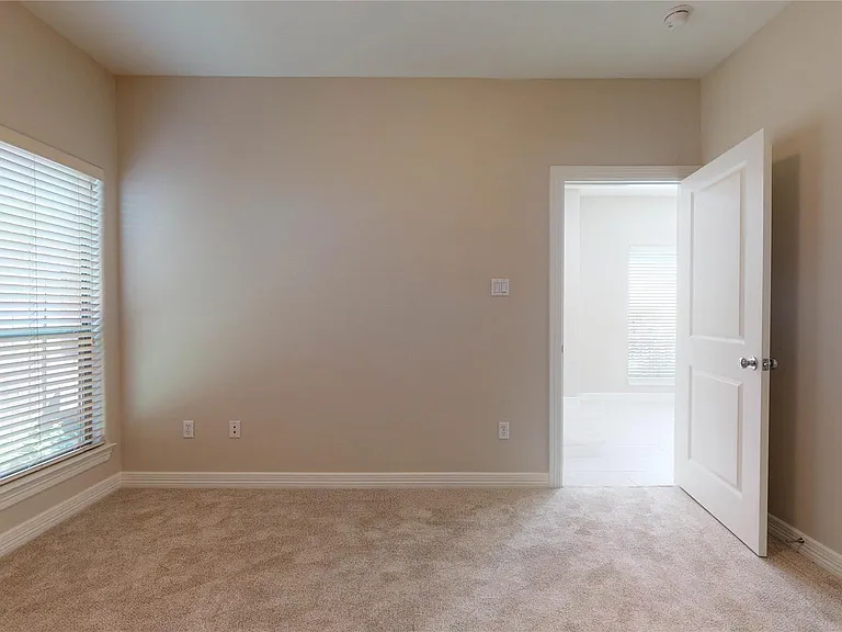 3826 Center St — Photo 10