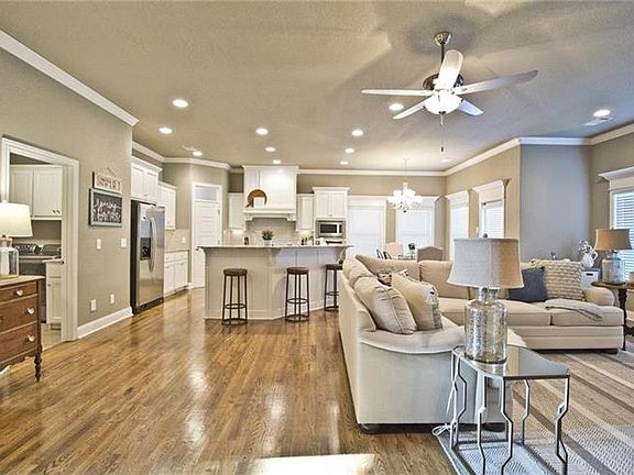 5th image of 6306 S 58th St