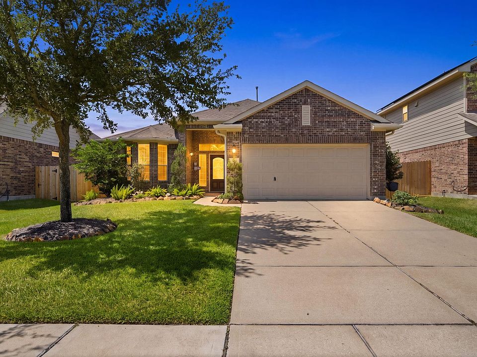 1st image of 2421 Santiago Ln