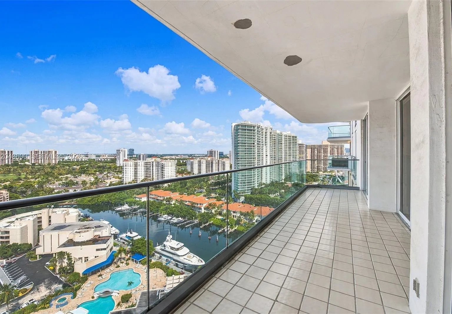 Turnberry Isle Condo — Photo 2