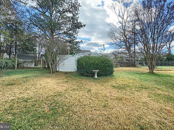 5th image of 3120 Robin Rd