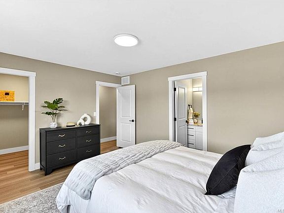 4th image of 5535 Woodland Cres E #104