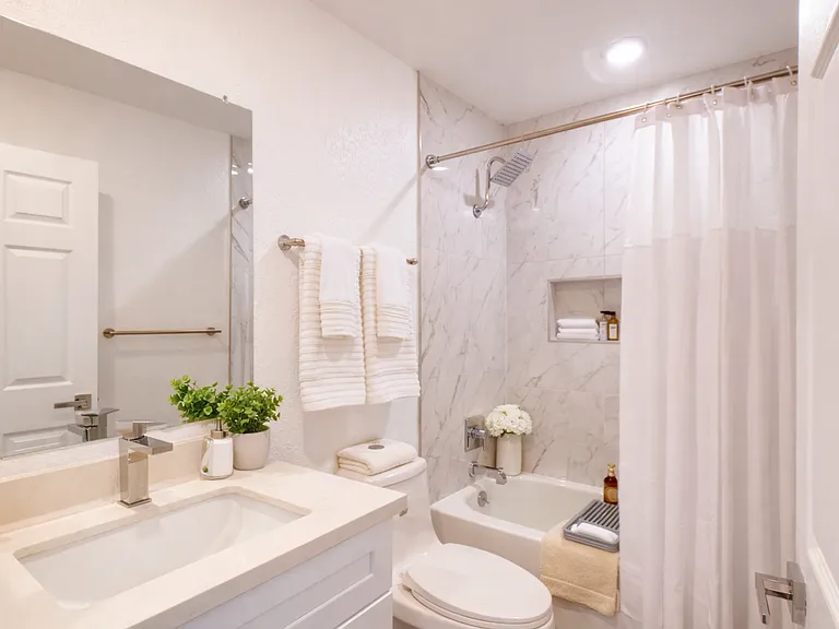 223 N Alvarado St — Photo 6