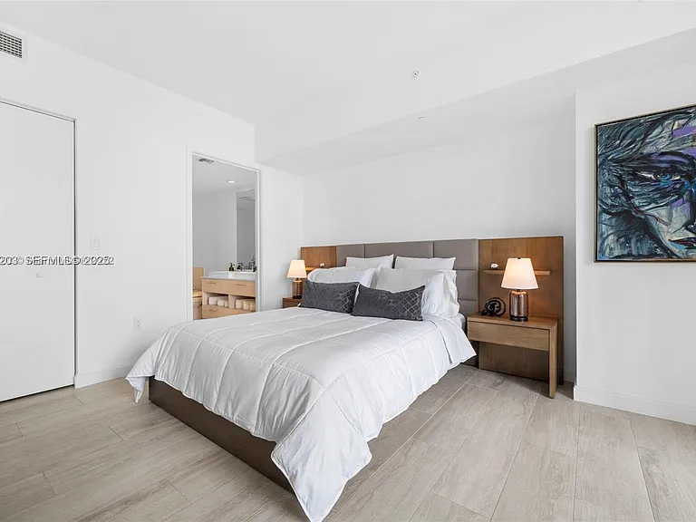 45 SW 9th St #1403 — Photo 14