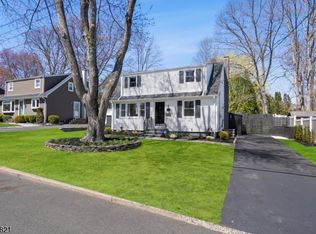 31 Lyon Rd, Waldwick, NJ 07463