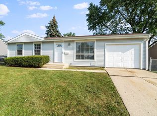 220 Hayes Ave, Romeoville, IL 60446