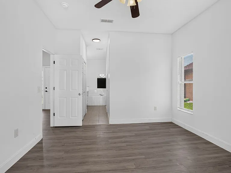 121 Aurelia Ct — Photo 27