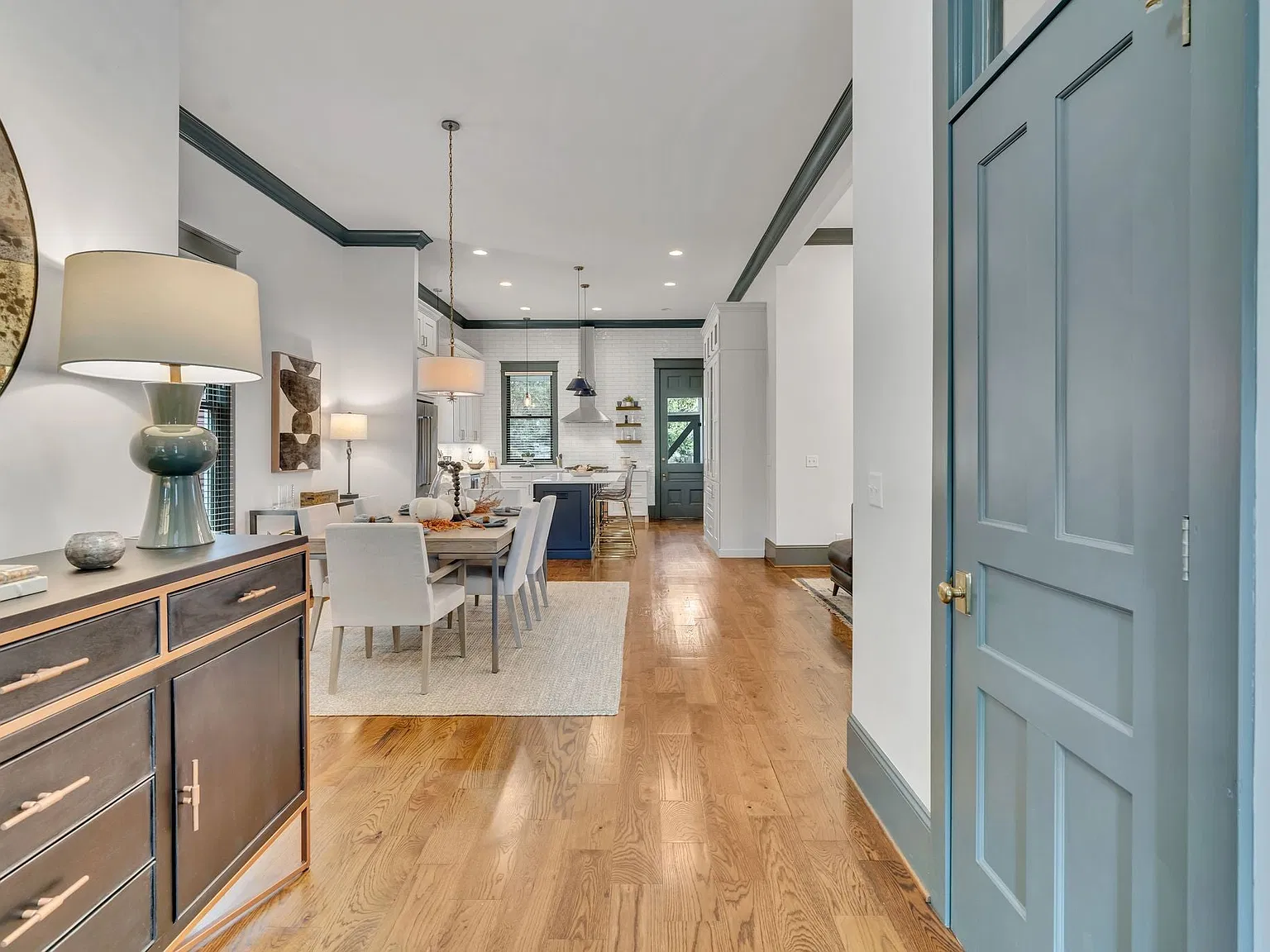 2 bed, 2.0 bath, 1619 sqft, $4,595 — Photo 2