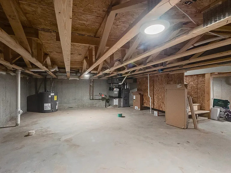 140 Dale St N — Photo 4