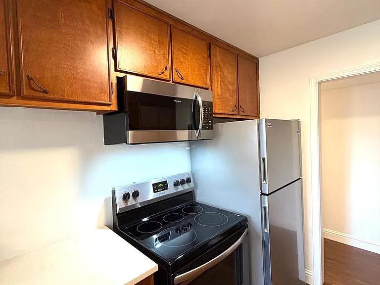 1704 Castle Ct — Photo 4