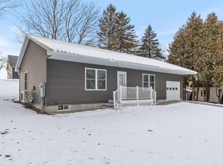 102 E Shore Dr, Saint Albans, VT 05478