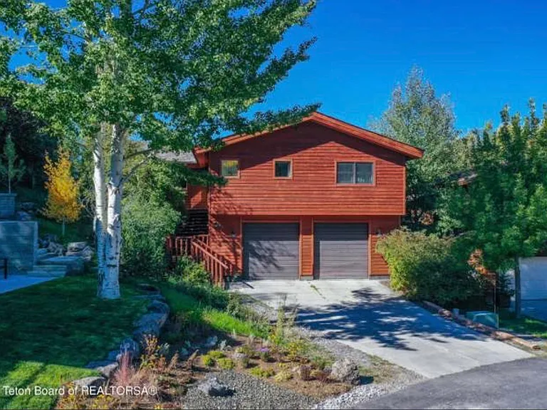 430 Henley Rd — Photo 1