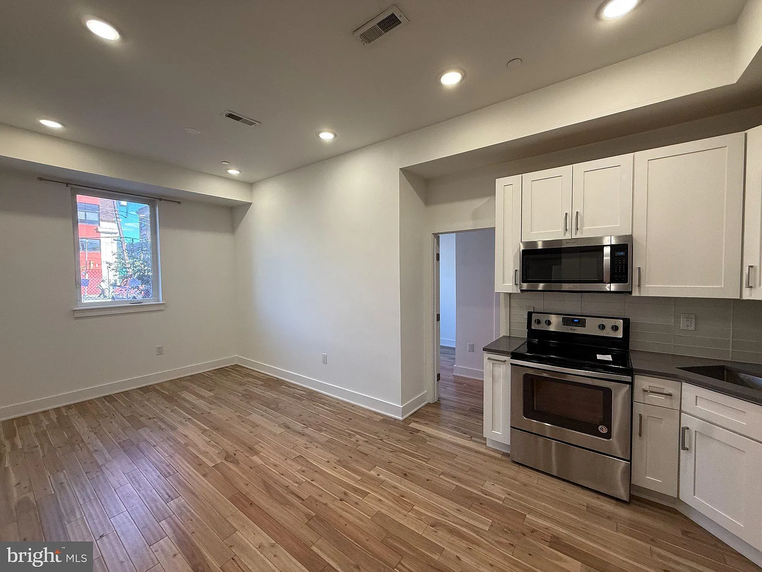 2 bed, 2.0 bath, 1000 sqft, $1,682 — Photo 2