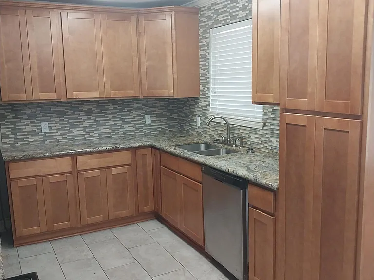 2434 Evanston St — Photo 6