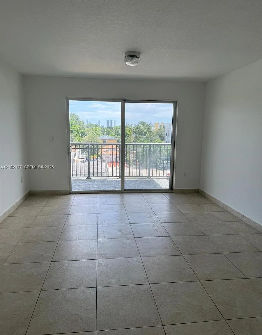 2647 NW 25th Ave — Photo 2