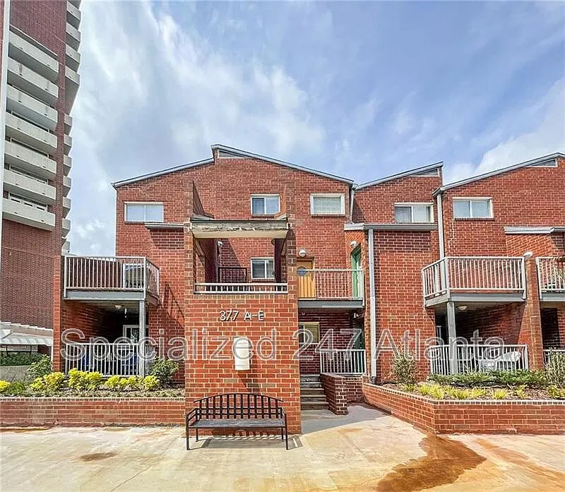 2 bed, 2.5 bath, 1160 sqft, $1,795 — Photo 2