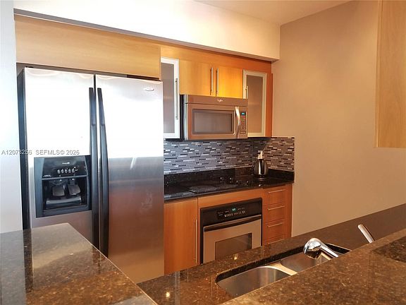 4th image of 335 Biscayne Blvd #3802