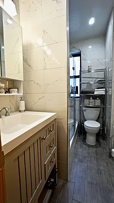 Sold by Bizzarro Agency | media 7