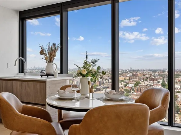 2286 Cropsey Avenue image 18 of 26