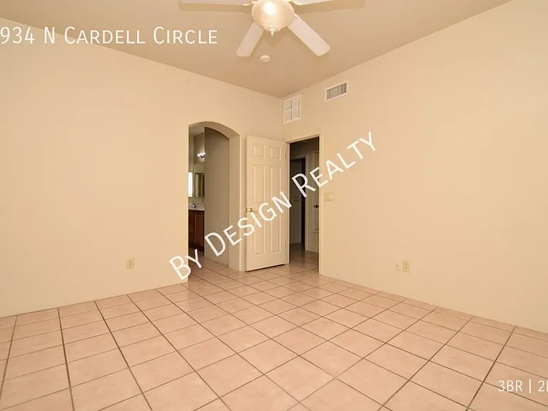 2934 N Cardell Cir — Photo 18