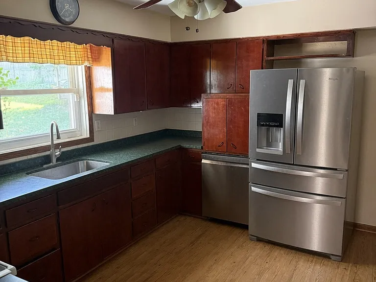 1785 Grace Ave — Photo 4