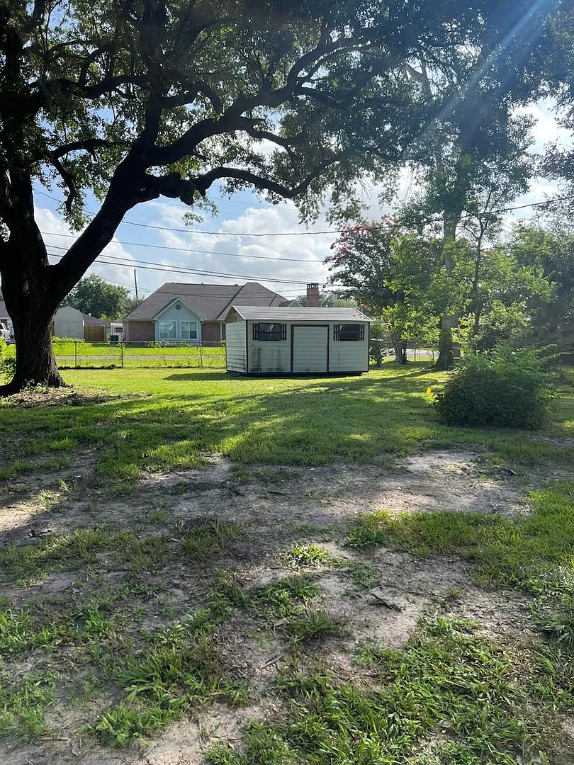 3 Bed, 2 Bath House PNGISD — Photo 2