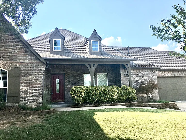 2674 Woodstone Dr — Photo 1