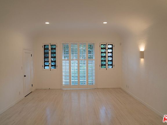 3rd image of 1216 N La Cienega Blvd #C1