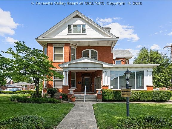 2nd image of 1598 Kanawha Blvd E